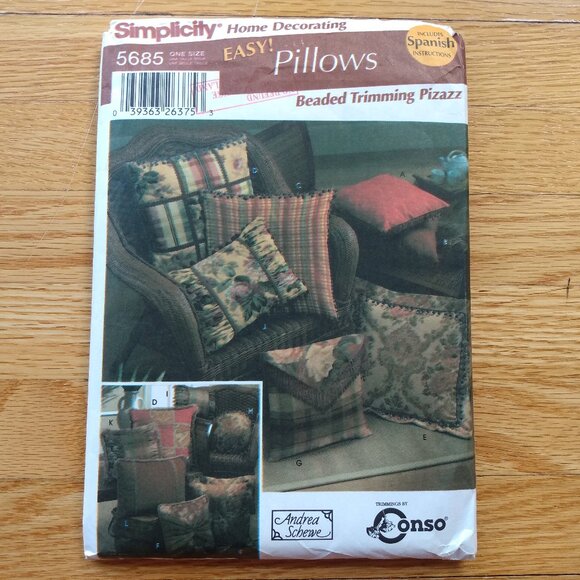 Vintage Pillows Sewing Pattern Throw Toss Cushions Simplicity 5685 UNCUT - Picture 1 of 9